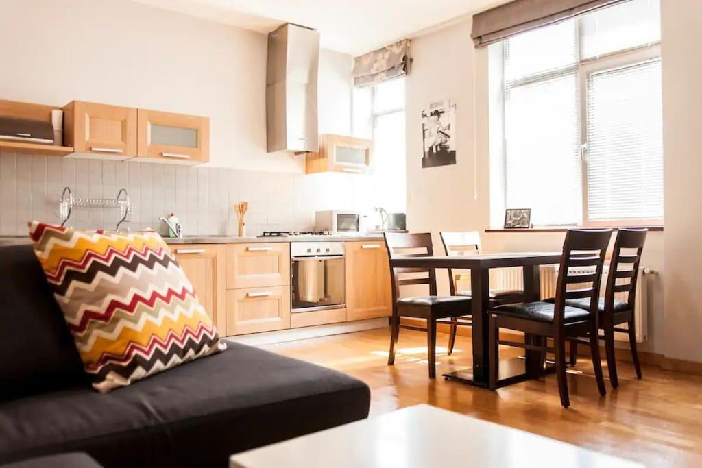 City Center 2Bdr Apartment Near Rustaveli Av. تبليسي المظهر الخارجي الصورة